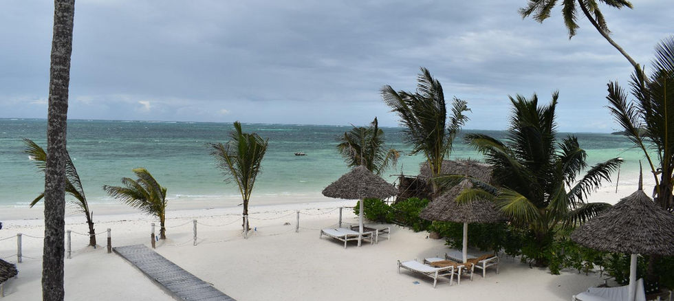 Beachfront Apartment for Sale - Private Beach - Photo 2